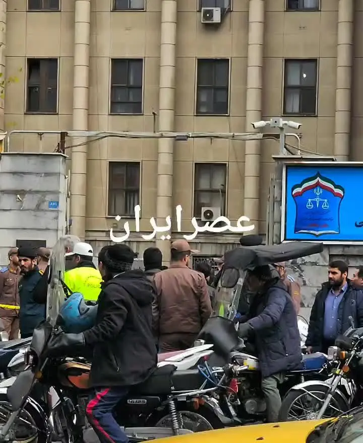 ببینید | ویدئویی از انتقال پیکر قضات بعد از حادثه تروریستی امروز
