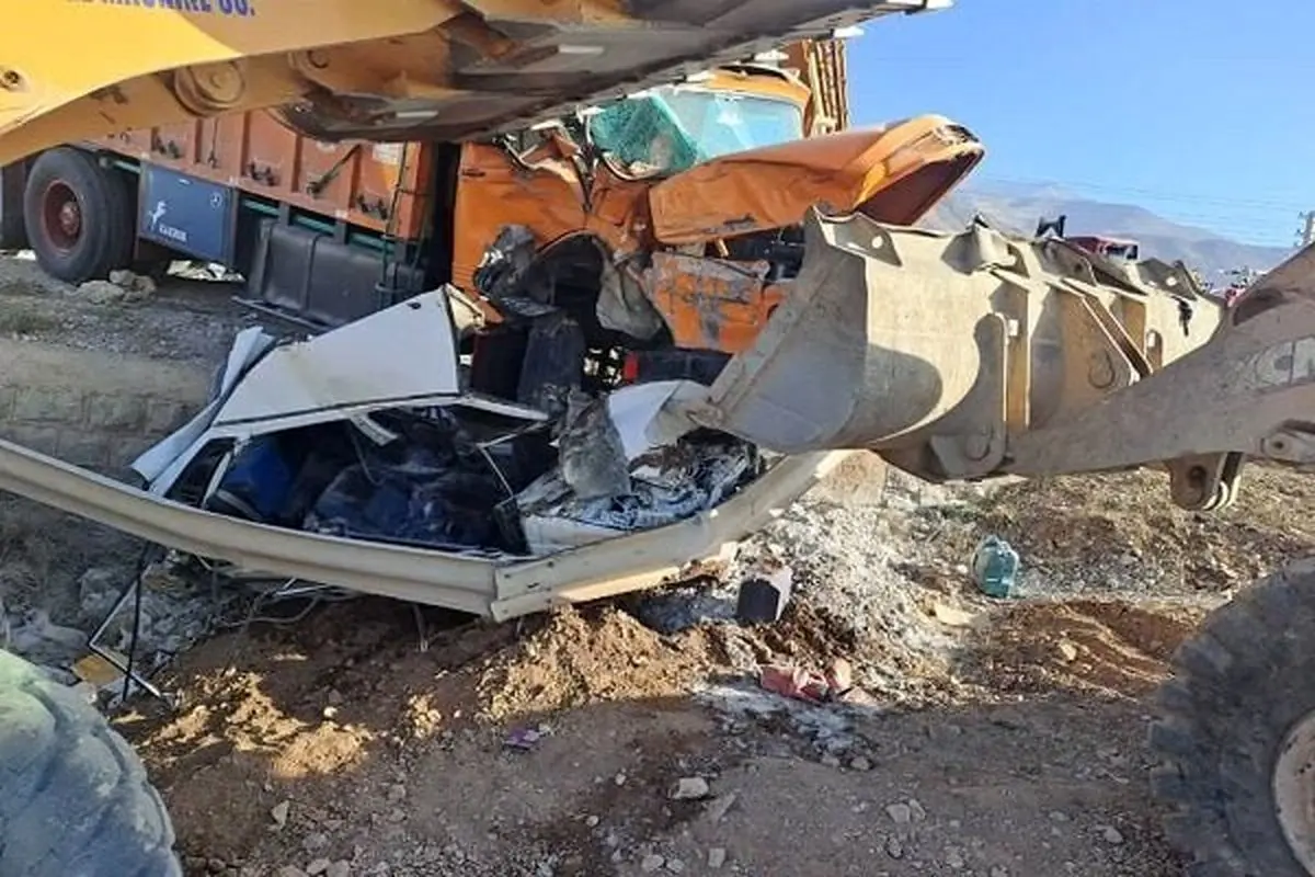 حادثه تصادف زنجیره‌ای در آبسرد دو کشته و ۲۵ مصدوم بر جای گذاشت