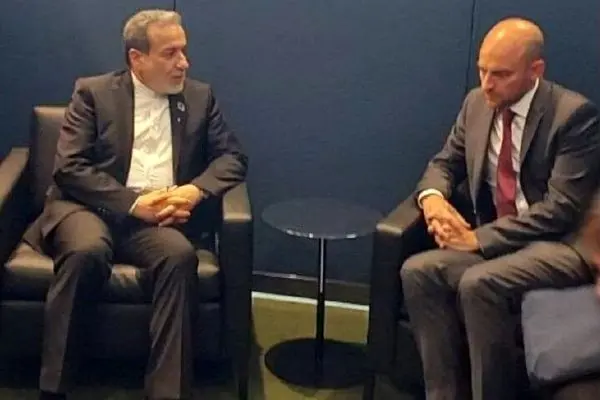 عراقچی خطاب به همتای فرانسوی: طرف‌هایی که با قانون‌شکنی آشکار ابتدا از برجام خارج شده و مرتکب تجاوز نظامی علیه ایران و تاسیسات تحت پادمان ایران شدند باید رویکرد‌های زیاده‌خواهانه و قلدرمآبانه را متوقف کنند