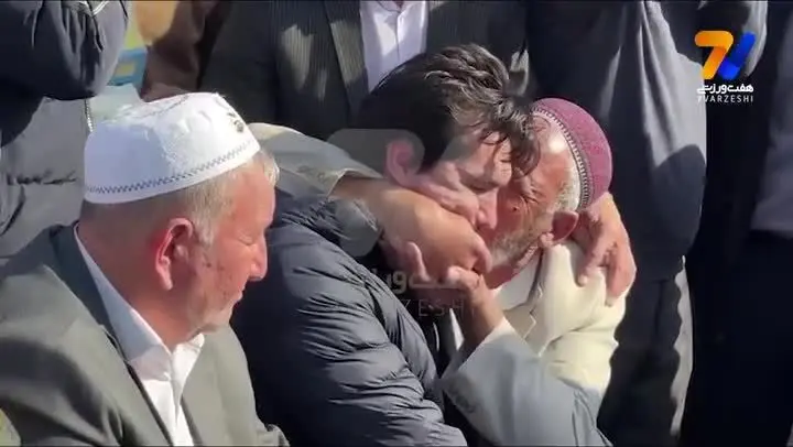 ببینید | اشک‌های بی امان فرهاد قائمی در آغوش پدر صابر کاظمی