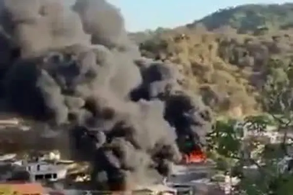 ببینید| هرج‌ومرج در پورتو وایارتا پس از کشته‌شدن سرکرده کارتل مکزیکی؛ خودروها به آتش کشیده و جاده‌ها مسدود شد