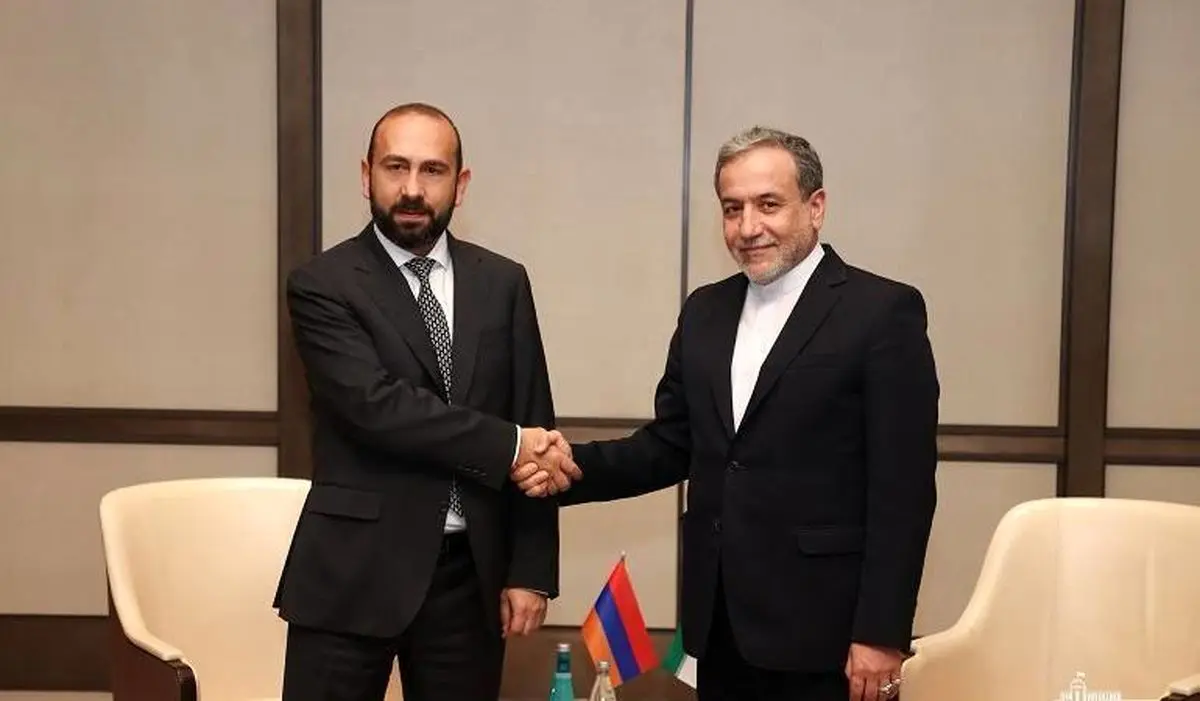 وزیر خارجه ارمنستان عراقچی را از موافقتنامه صلح با جمهوری آذربایجان مطلع کرد / عراقچی به همتای ارمنی: توافق با باکو نباید دسترسی ایران به مسیرهای دیگر را قطع کند