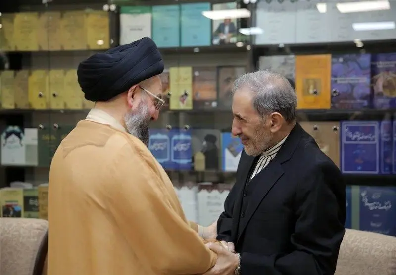 دیدار سید عمار حکیم با ولایتی/ تاکید بر همگرایی برای شکست طرح‌های اسرائیل در منطقه