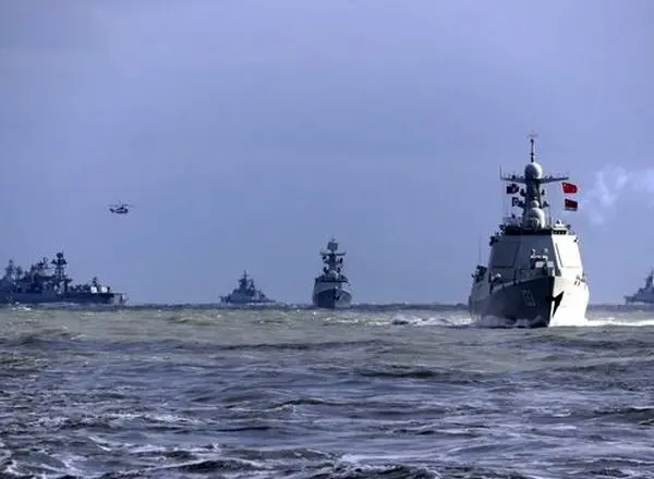 گزارش روزنامه اعتماد از رزمایش دیروز در خلیج‌فارس که برای دقایقی تنگه هرمز بسته شد؛ استفاده از جدید‌ترین تسلیحات نیروی دریایی سپاه