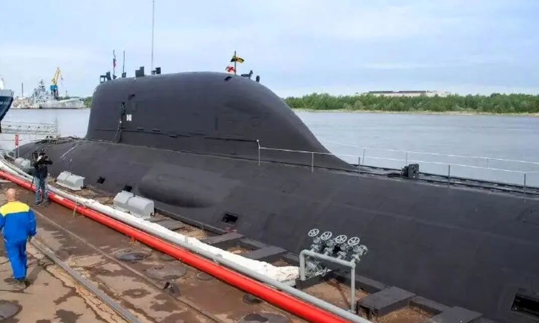 روسیه مرموزترین زیردریایی هسته‌ای را به آب انداخت