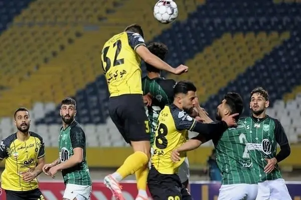 سپاهان در دقایق تلف‌شده، پیروزی را از دست داد/ این بار VAR یار شد