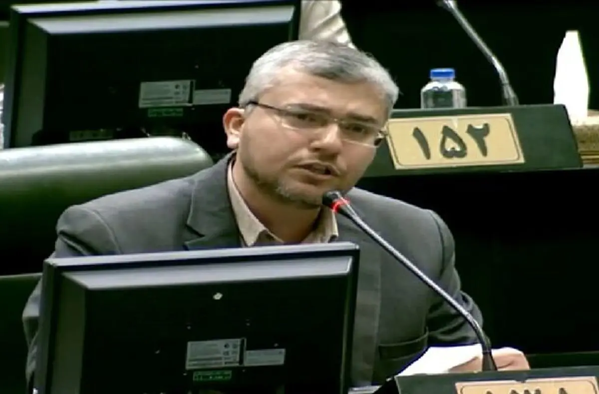 سخنگوی کمیسیون امنیت ملی: زمزمه‌هایی درباره افزایش قیمت بنزین شنیده شده که مجلس در جریان آن نیست؛ این موضوع نیازمند دقت است تا برخی از فجایع گذشته رخ ندهد