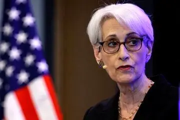 شرمن: ما مدام به کنگره می‌گفتیم که اگر ریسک جنگ را به جان بخریم، ممکن است تنگه هرمز بسته شود/توافق با ایران به زمانی بیش از دو هفته نیاز است