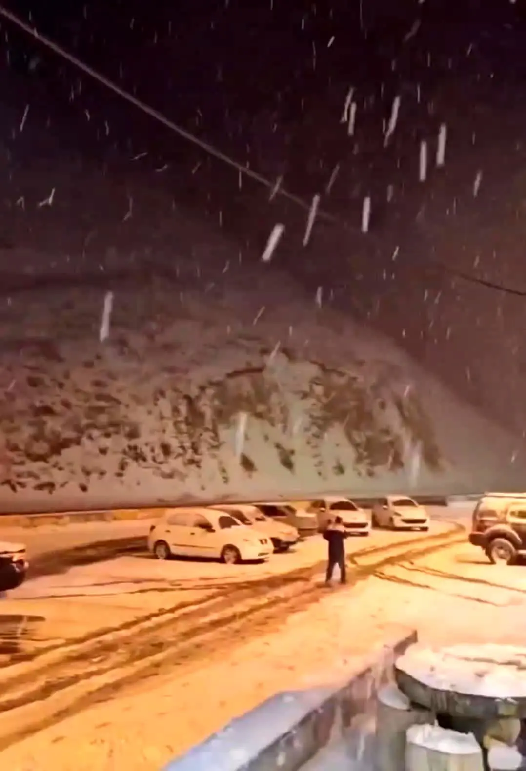 ببینید| هم اکنون برف در  آشکده کندوان جاده چالوس 