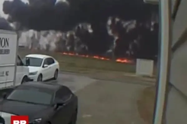 ببینید| لحظه سقوط یک جت شخصی در کارولینای شمالی