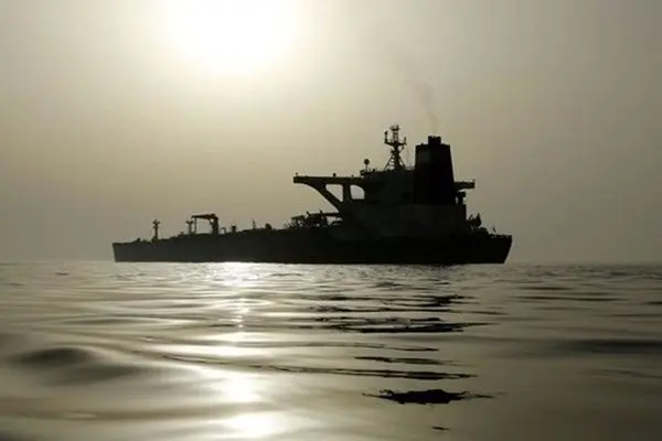 توقیف کشتی خارجی با 220 هزار لیتر سوخت قاچاق در خلیج فارس توسط سپاه