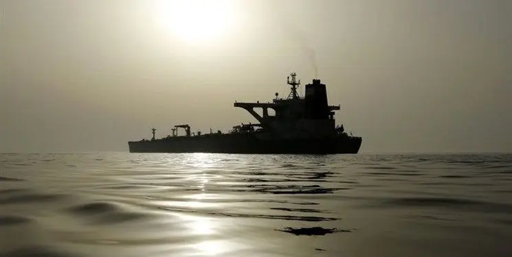 توقیف کشتی خارجی با 220 هزار لیتر سوخت قاچاق در خلیج فارس توسط سپاه