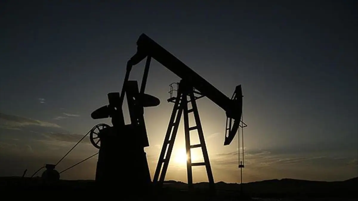 افزایش نرخ بهره گریبان نفت را رها نمی‌کند