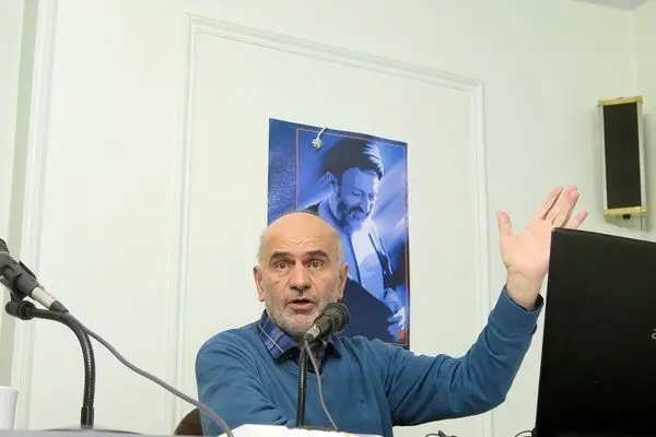 فرشاد مومنی به علت عوارض ناشی از آلودگی هوا در بیمارستان بستری شد