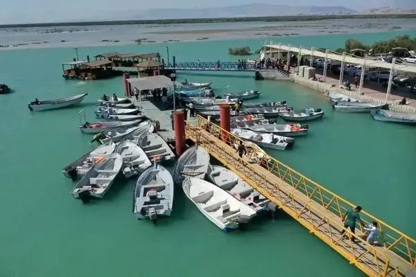 فرماندار: اسکله‌های گردشگری و صیادی قشم مورد اصابت موشک قرار گرفتند