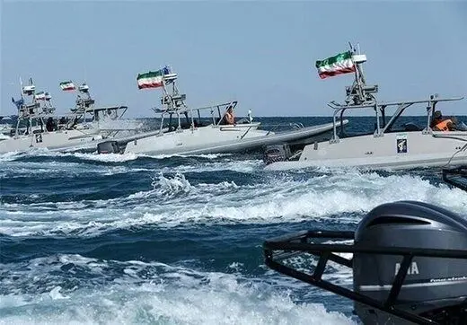 ادعای مقابله ناوگان انگلیس و آمریکا با قایق‌های سپاه در تنگه هرمز + عکس