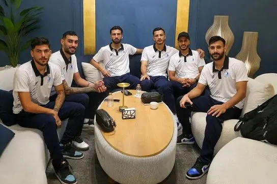 استقلال، تهران را ترک کرد