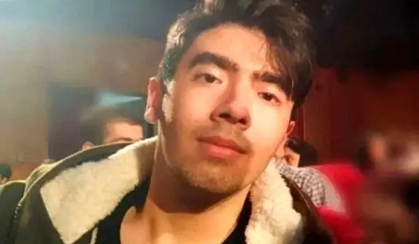برادر امیرمحمد خالقی، دانشجویی که توسط سارقان به قتل رسید؛ تقاضا داریم قاتل در ملاعام قصاص شود تا درس عبرتی باشد