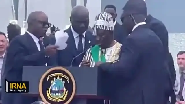 ببینید | غش‌کردن رئیس‌جمهور لیبریا در مراسم تحلیف!