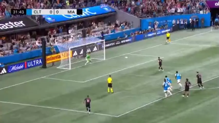 ببینید| پنالتی عجیب مسی و واکنش جالب دروازه بان