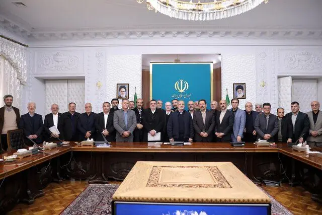 پزشکیان: اتخاذ ۴ تصمیم مهم دولت و مجلس برای حمایت از بازار و فعالان اقتصادی