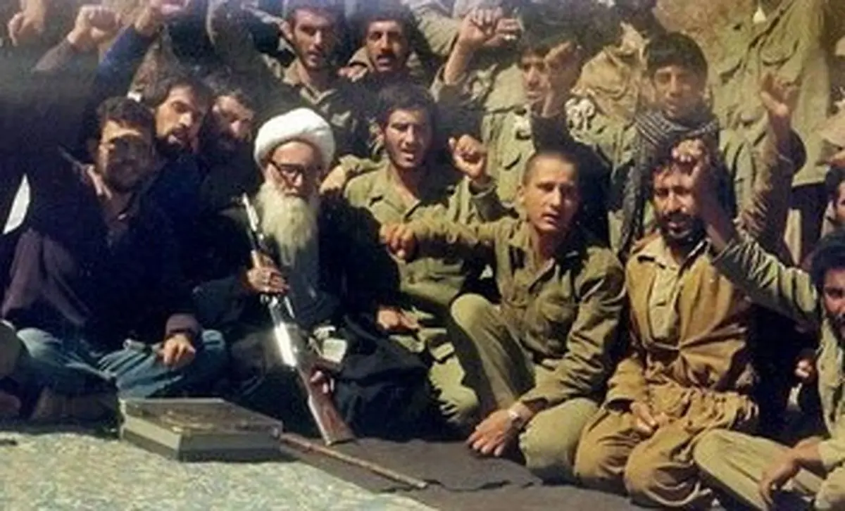 تصاویری از روحانیون مشهور در جبهه؛ از رهبری و آیت‌الله هاشمی تا حسن روحانی + عکس