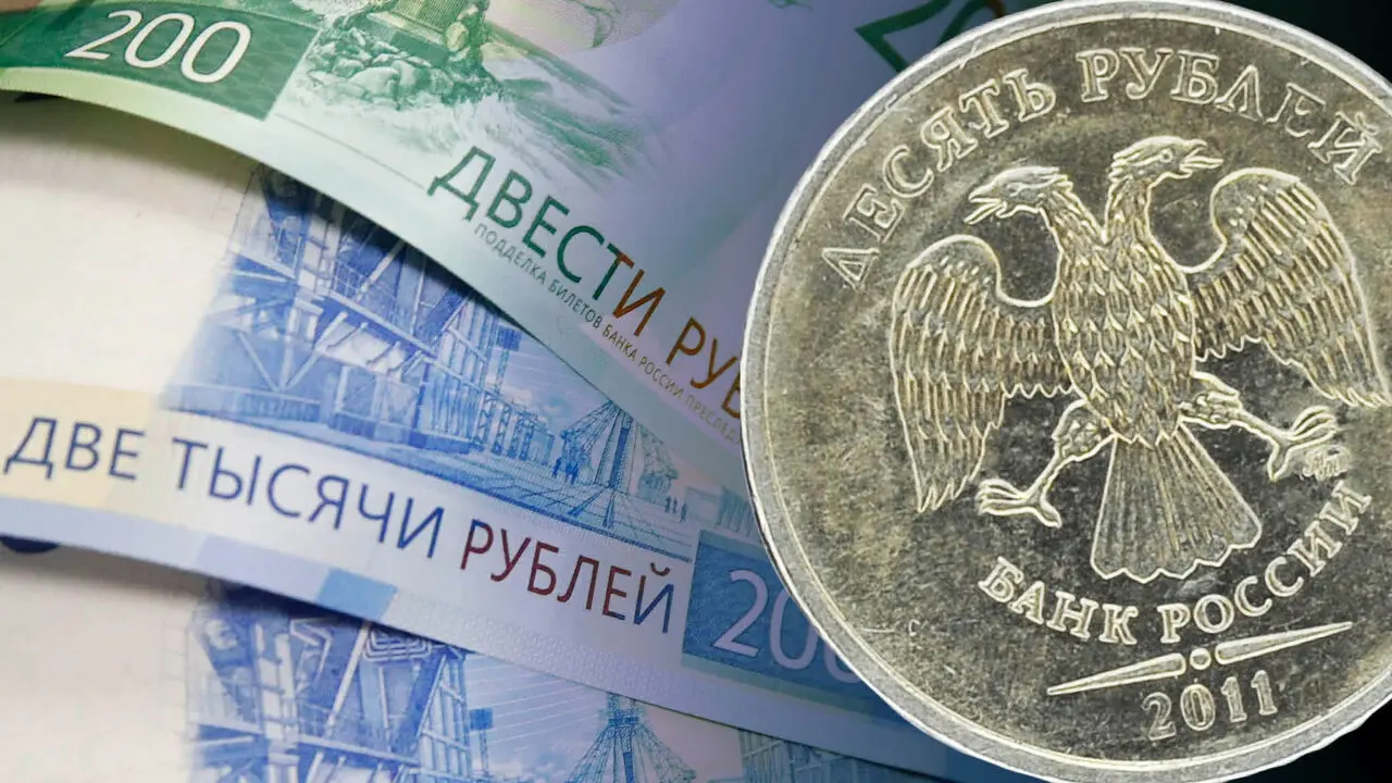 ارزش روبل روسیه به ۳۰ درصد سقوط کرد