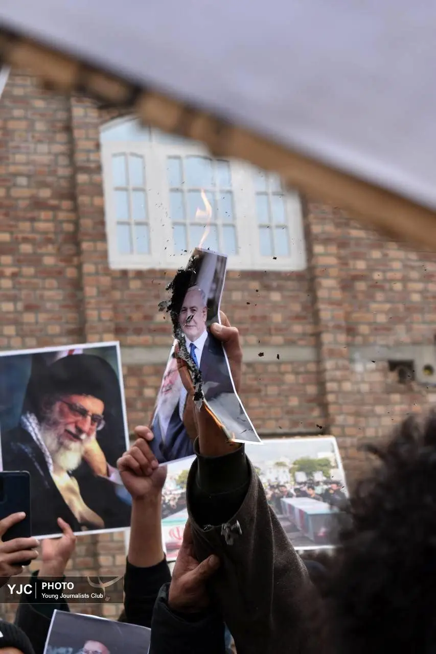 تصاویری که رسانه صداوسیما از رهبری و رضا پهلوی در راهپیمایی کشمیر منتشر کرد + عکس