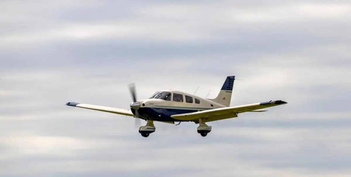 ویدئو |  اولین پرواز هواپیمای فوق‌سبک دور برج میلاد توسط یک خانم خلبان