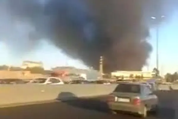 ببینید| ویدئویی از آتش‌سوزی گسترده در کارخانه تولید کفش در جاده خاوران