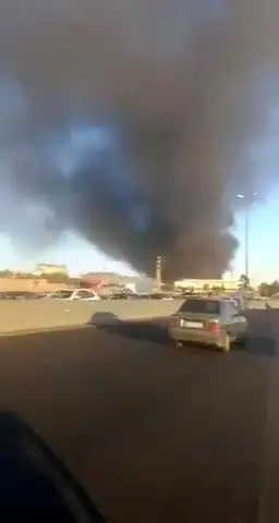 ببینید| ویدئویی از آتش‌سوزی گسترده در کارخانه تولید کفش در جاده خاوران