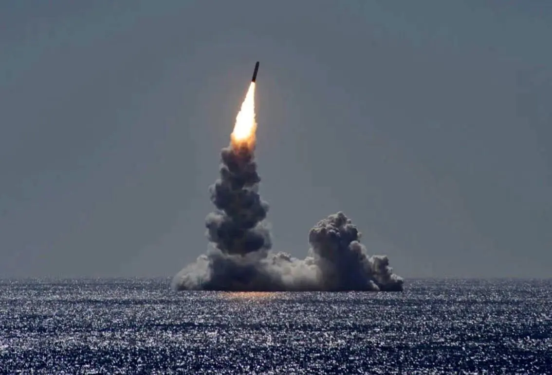 زیردریایی غول‌پیکر آمریکایی با قابلیت شلیک 20 موشک بالستیک اتمی +عکس