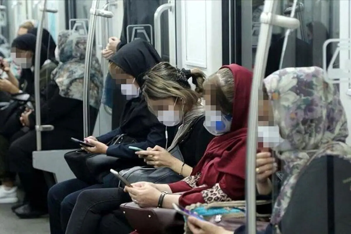 پوشش نامناسب دختران جوان در مترو نشان می‌دهد اجیر شده‌اند؛ بسیاری جلوی خانواده‌هایشان هم اینگونه لباس نمی‌پوشند که اینها به خیابان می‌آیند