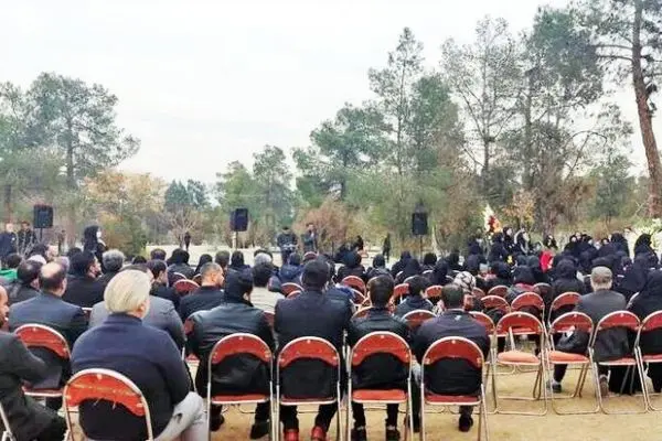 گزارش روزنامه اعتماد از مراسم چهلم دو جان‌باخته اعتراضات دی ماه در بهشت‌زهرا؛‌ عرشیای ۱۷ ساله که باید امروز در مدرسه می‌بود