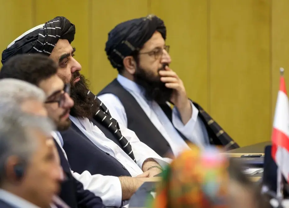 تصاویر خنده‌داری که طالبان از دیدار رهبرانش با زنان خارجی منتشر کرد+عکس