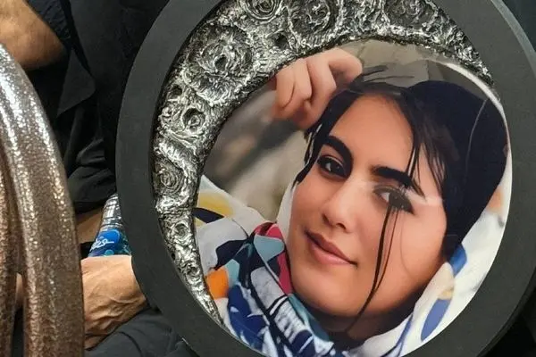 وکیل پرونده الهه حسین نژاد: تمام دارایی خانواده خانه‌ای است که باید برای تفاضل دیه قاتل بفروشند/ پدر الهه یک کارگر ساختمانی است که درآمد چندانی ندارد