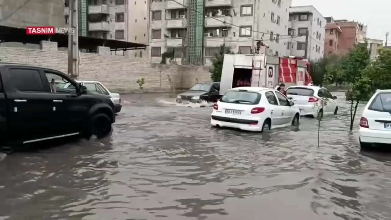 ببینید| خیابان‌های گنبد تبدیل به استخر شد