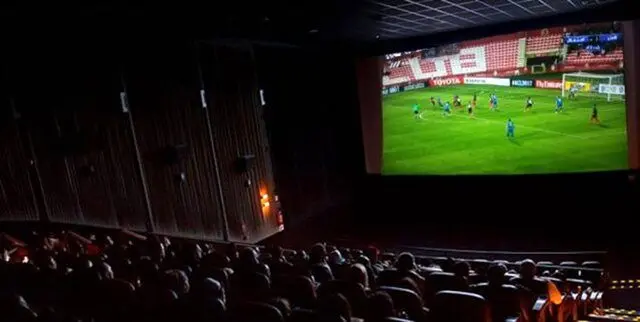 نمایش فوتبال در سینما ممنوع است؟