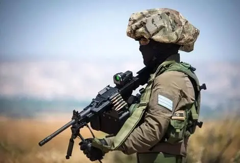 ماجرای «کلاه سرآشپز» که سربازان اسرائیلی در جنگ روی سر می‌گذارند، چیست؟ +عکس