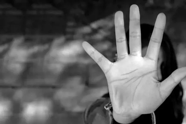 اعتماد گزارش داد: چرا زنان از خشونت اعمال شده به دستگاه قضا شکایت نمی‌کنند؟