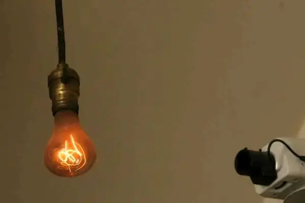 لامپی که از 120 سال پیش همچنان روشن است