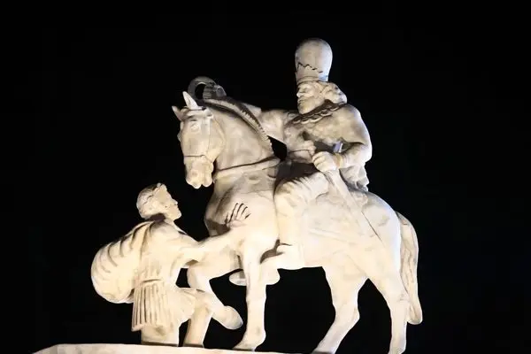 مجسمه والرین در ورودی فرودگاه مهرآباد نصب شد