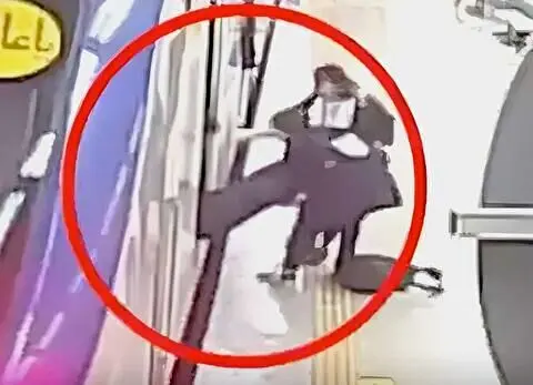 اگر روایت رسمی از بیهوش شدن دختر دانش‌آموز در مترو بدون‌نقص است، چرا خبرنگار بازداشت می‌شود؟