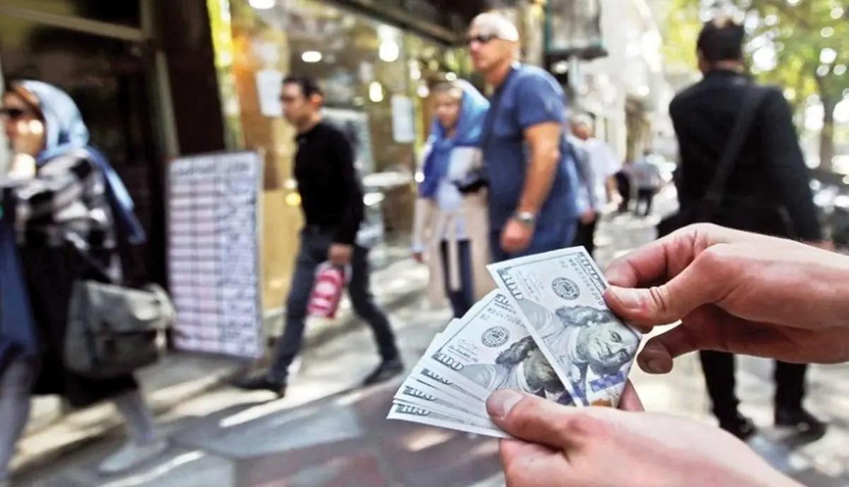 فروشندگان ارز در مقابل صرافی‌ها صف کشیدند