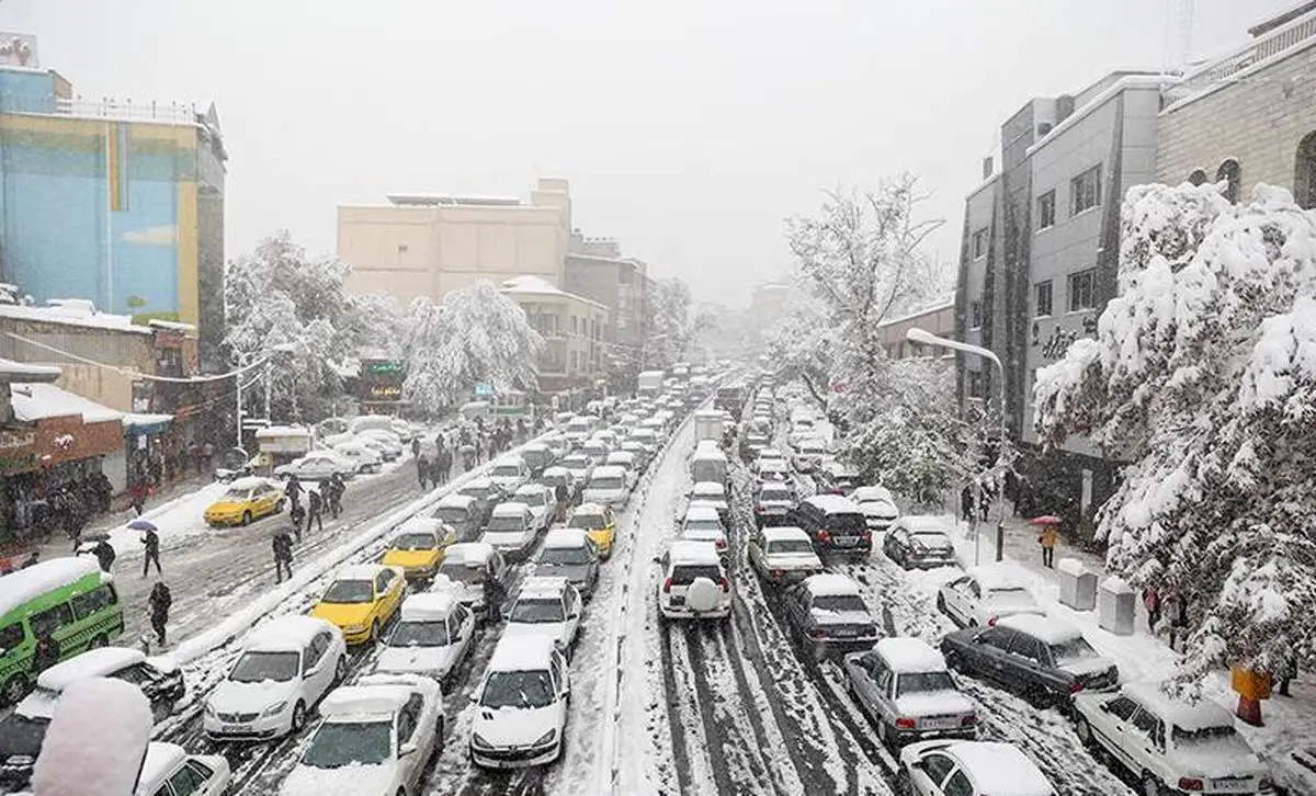 تهران قفل شد چون مردم برف‌بازی می‌کردند